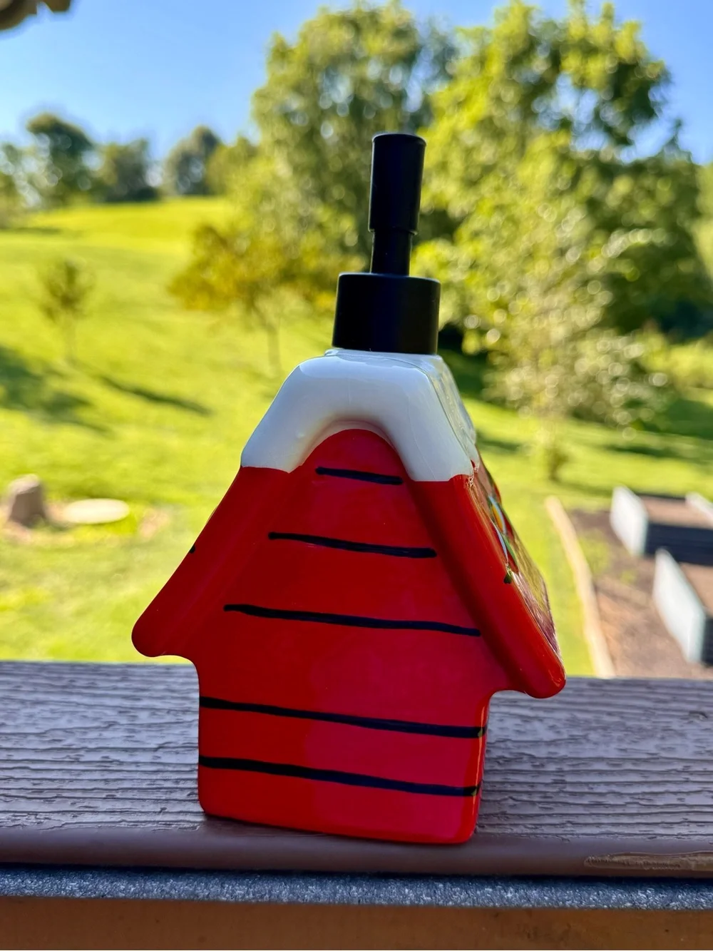 Peanuts Red Snoopy Doghouse Ceramic Soap Dispenser 🛁